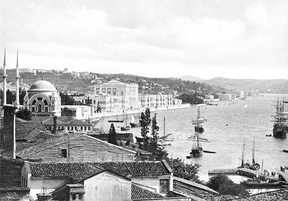 Fotografi. Dolmabahçepalatset vid Bosporen, Konstantinopel.