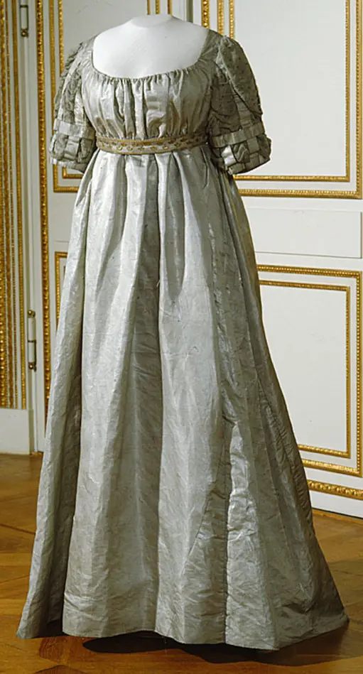 Bild på Kröningsklänning tillhörande Hedvig Elisabeth Charlotta.