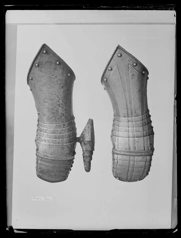 Rustningshandske, Nürnberg (?), 1500-tal, höger hand.
