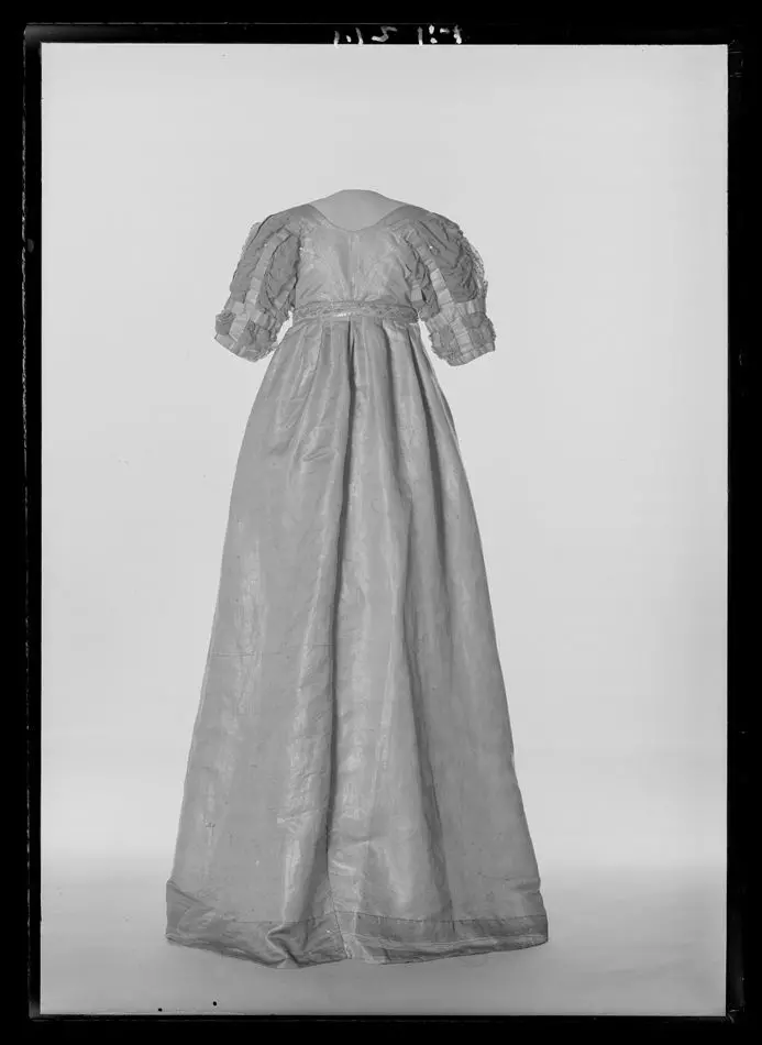 Kröningsklänning tillhörande Hedvig Elisabeth Charlotta.