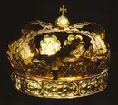 Krona av guld, tillhörande Karl X Gustavs begravningsregalier, bestående av krona, riksäpple, spira, riksnyckel, värjknapp, parerstång och guldtrådsnystan.
