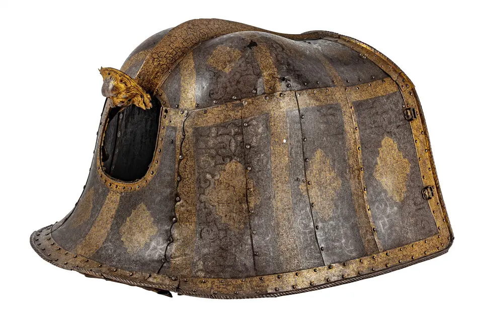 Bild på Ländpansar, ingående i Sigismund Augusts rustningsgarnityr för man och häst. Skänkt år 1574 av prinssessan Anna av Polen till Johan III. Tillverkad på 1550-talet av Kunz Lochner i Nürnberg.
