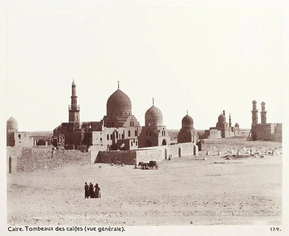 Fotografi. Vy över Kalifgravarna. Kairo, Egypten.