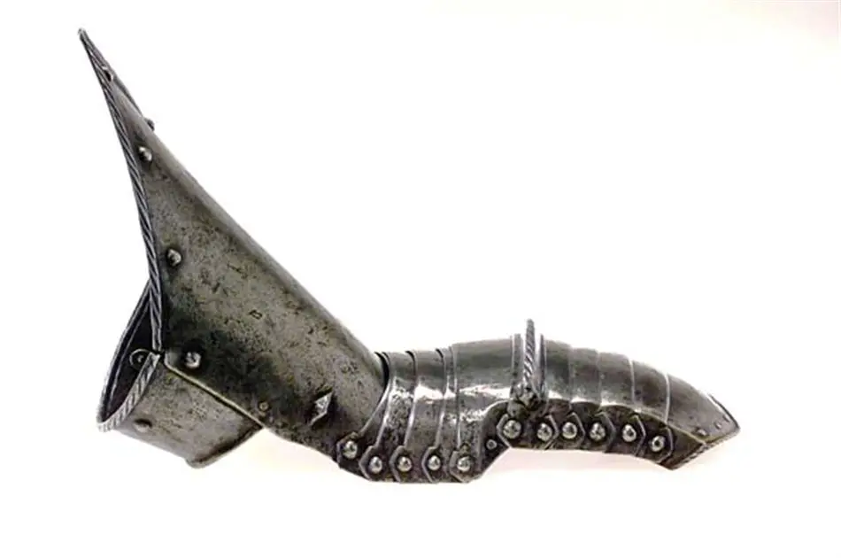 Rustningshandske, Nürnberg (?), 1500-tal, höger hand.