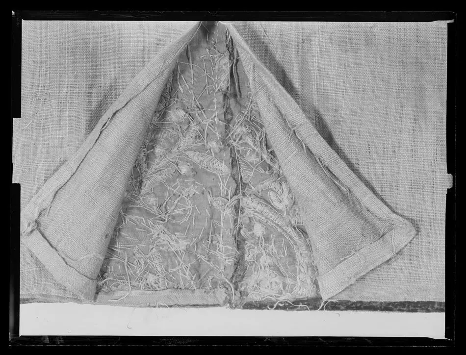Ett av två utstlag (6048-6049) till drottning Kristinas kröningskaross med trofémotiv, Paris 1650.