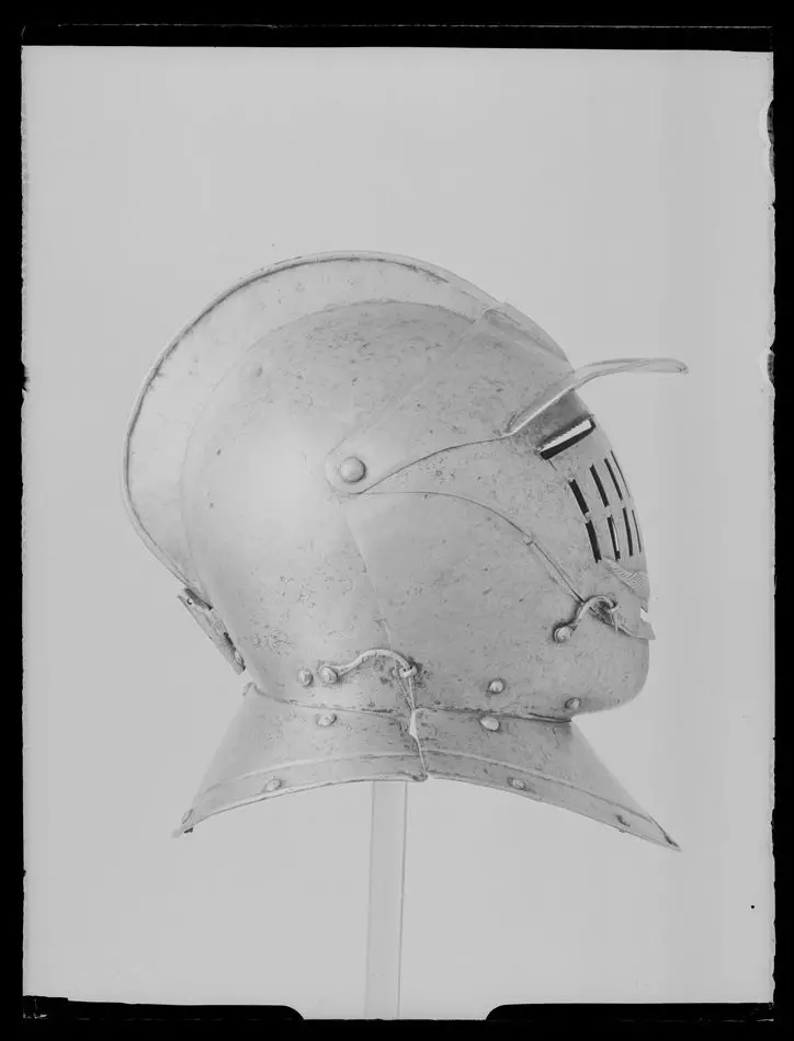 Hjälm, burgonet med mustasch, 1600-tal
