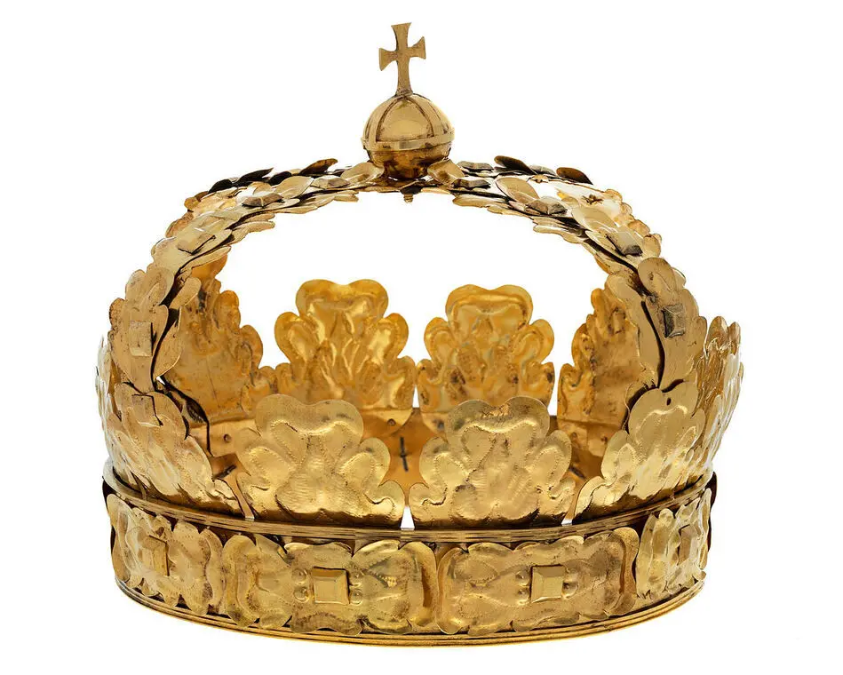 Krona av guld, tillhörande Karl X Gustavs begravningsregalier, bestående av krona, riksäpple, spira, riksnyckel, värjknapp, parerstång och guldtrådsnystan.