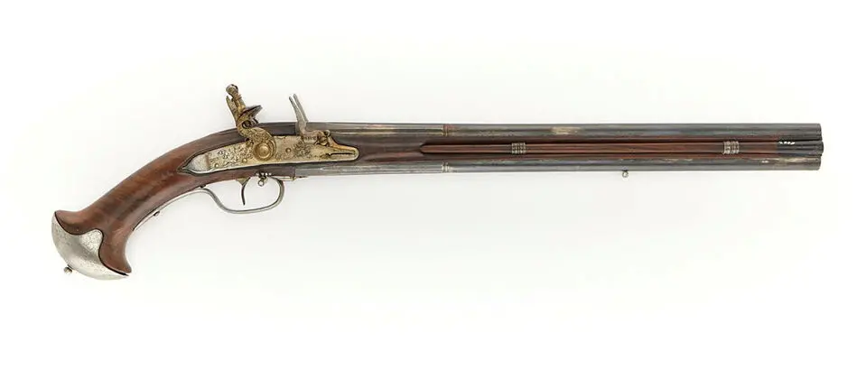 Bild på Flintlåspistol av bockkonstruktion, i par med inventarienummer 5824.