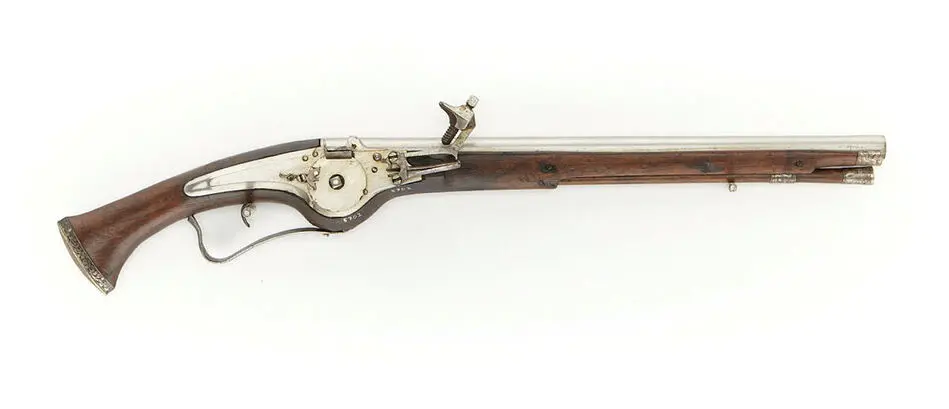 Bild på Hjullåspistol, troligen tysk, i par med inventarienummer 5703.
