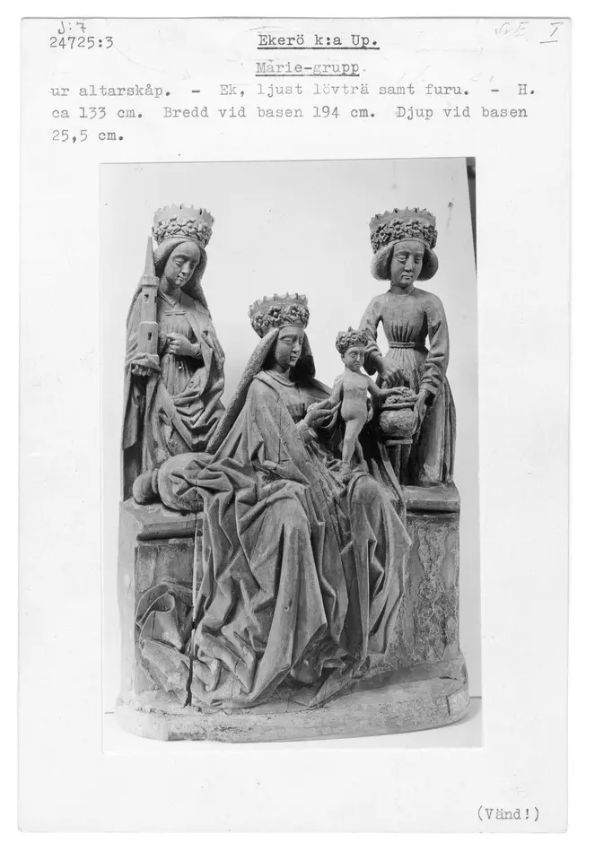 Bild på skulptur, Madonna med kvinnliga helgon
