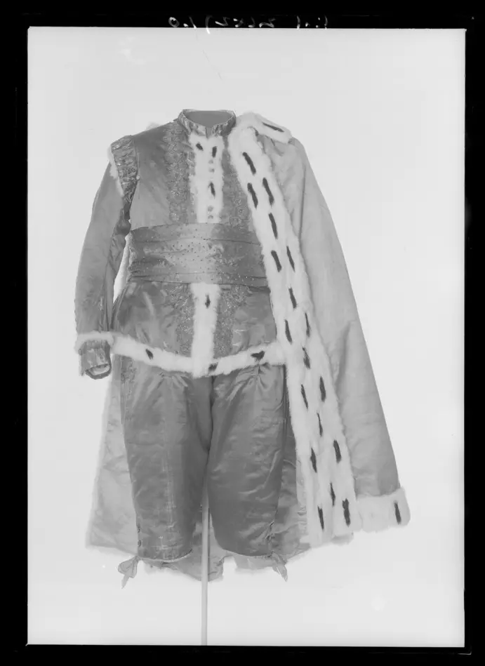 Kappa till Gustav III:s hermelinsbrämade ceremonidräkt.