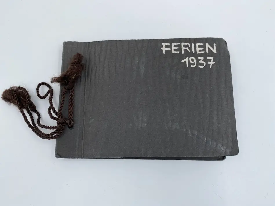 Bild på Auguste Sommers fotoalbum från 1937