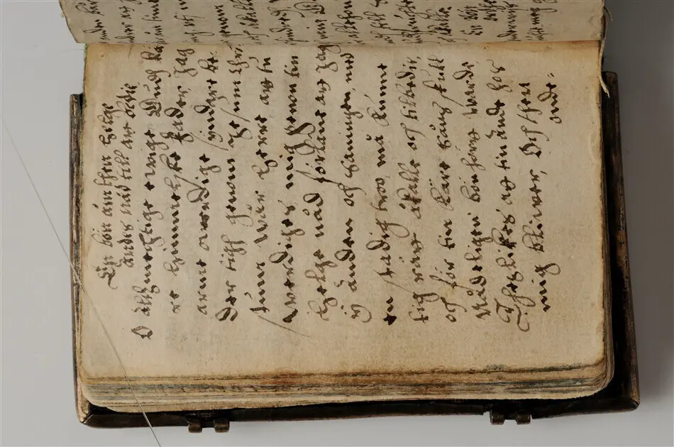 Bönbok, titel: "Någhra gudeligha böner utdragna aff then helga scrifft", tryckt hos Amund Laurentzon, Stockholm 1559.