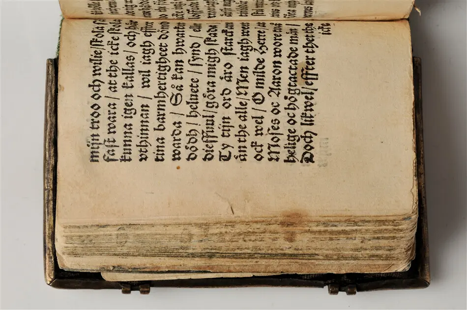 Bönbok, titel: "Någhra gudeligha böner utdragna aff then helga scrifft", tryckt hos Amund Laurentzon, Stockholm 1559.