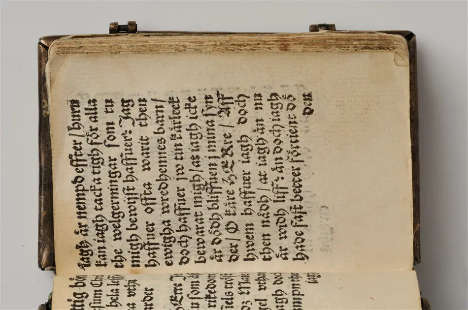 Bönbok, titel: "Någhra gudeligha böner utdragna aff then helga scrifft", tryckt hos Amund Laurentzon, Stockholm 1559.