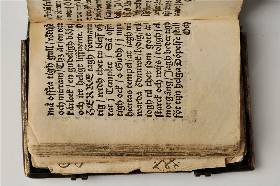 Bönbok, titel: "Någhra gudeligha böner utdragna aff then helga scrifft", tryckt hos Amund Laurentzon, Stockholm 1559.