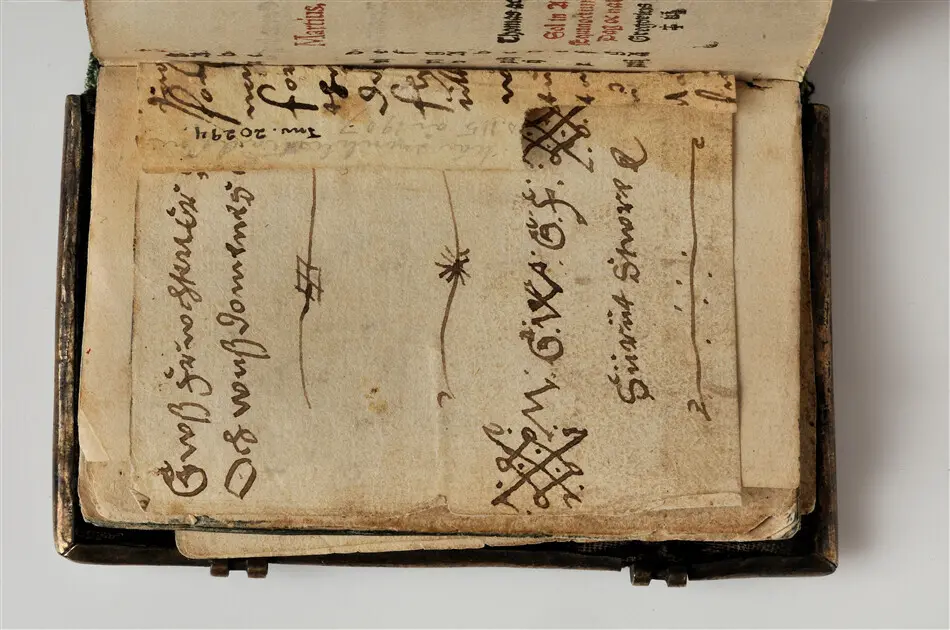 Bönbok, titel: "Någhra gudeligha böner utdragna aff then helga scrifft", tryckt hos Amund Laurentzon, Stockholm 1559.