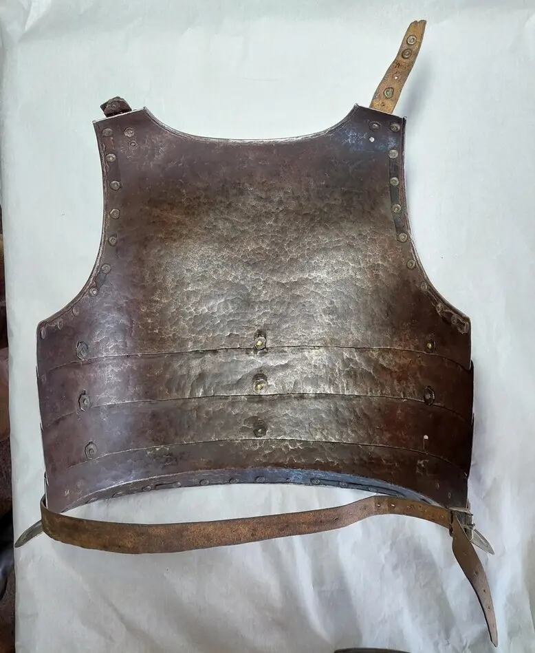 Rustning, halvrustning. Av polsk typ. 1600 tal.