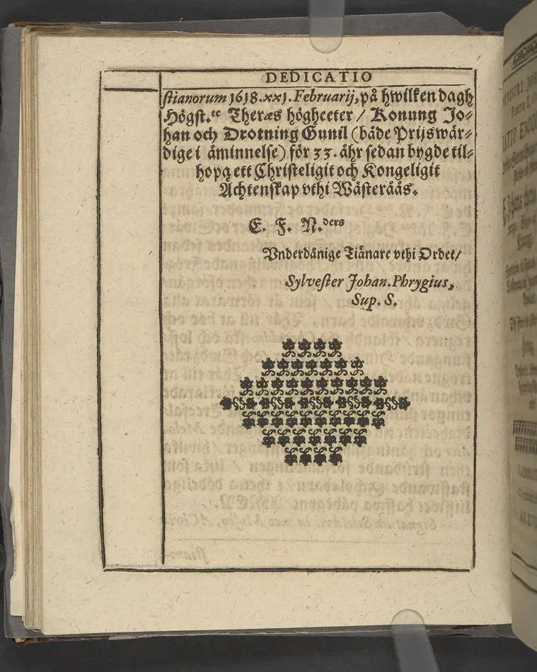 Agon regius, konglige Majesteetz till Swerige etc. H. Johans III... dödzkamp... Anteknat förste gången... på latiniskt språk... Dn. Jona Petri Nericio... Men nu... besmyckiat... medh Threnodia dramatica och... Drotningz Gunilæ epithaphijs... ich en... oration om... konungens... leffwerne... authore, Sylvestro Johan. Phrygio... Holmiæ A.C. 1620.