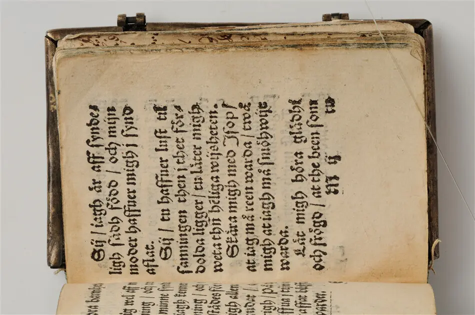 Bönbok, titel: "Någhra gudeligha böner utdragna aff then helga scrifft", tryckt hos Amund Laurentzon, Stockholm 1559.