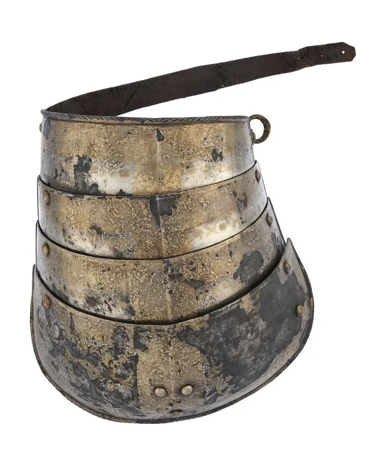 Axelstycke med armskena med armbuckla, höger. Till Johan III:s halvrustning. Troligen från 1570-talet.